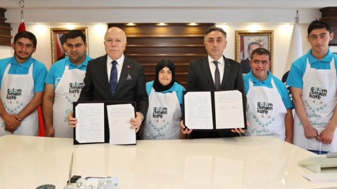 Erzurum’da özel bireylere istihdam desteği: Gülümseyen Down kafe