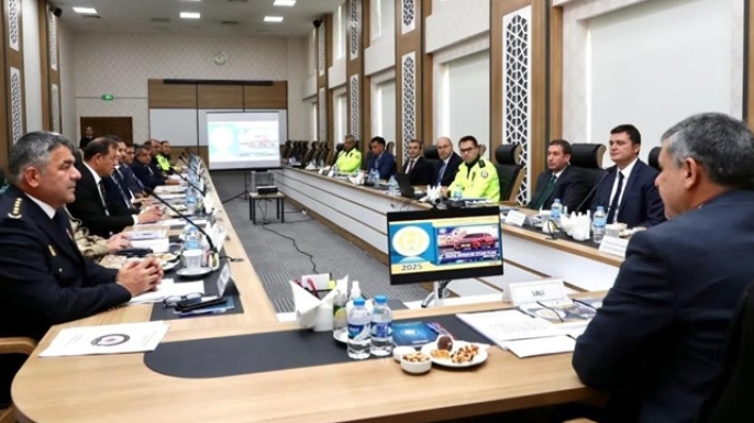 Erzurum’da trafik güvenliği için yol haritası belirlendi