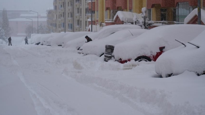 Erzurum kara gömüldü