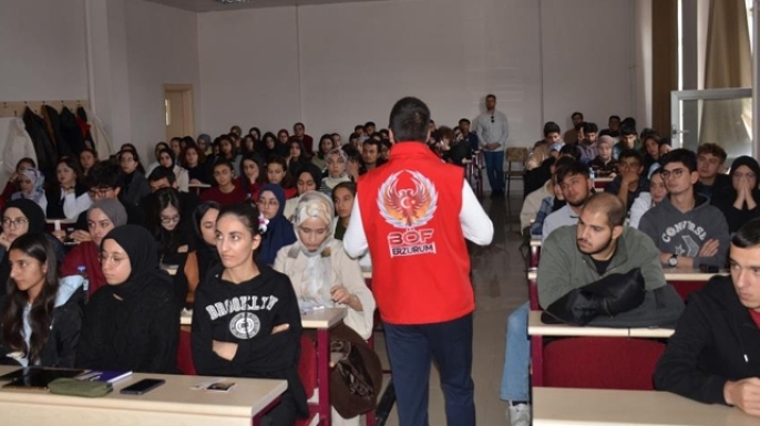 Erzurum polisinden gençlere güvenli gelecek bilgilendirmesi
