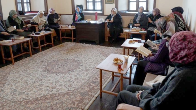 Erzurum'un kitap kurdu ev hanımları