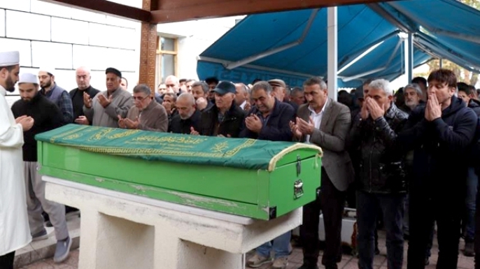 Eski belediye başkanı dualarla uğurlandı