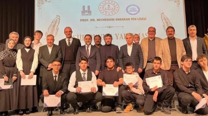 Fen Lisesi öğrencilerinden şiir şöleni