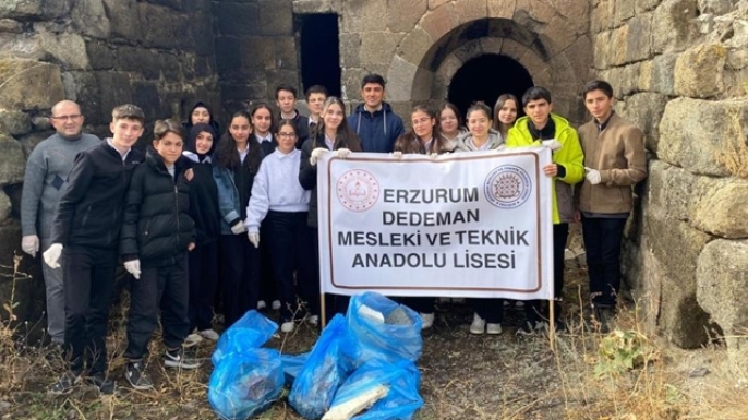 Gençlerden ecdada vefa