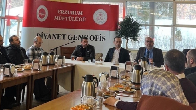 Gençliğin manevi rehberleri ‘Genç Ofis’te buluştu