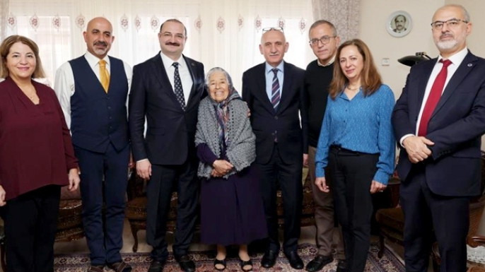 Hacımüftüoğlu’ndan ilk öğretmenine vefa ziyareti