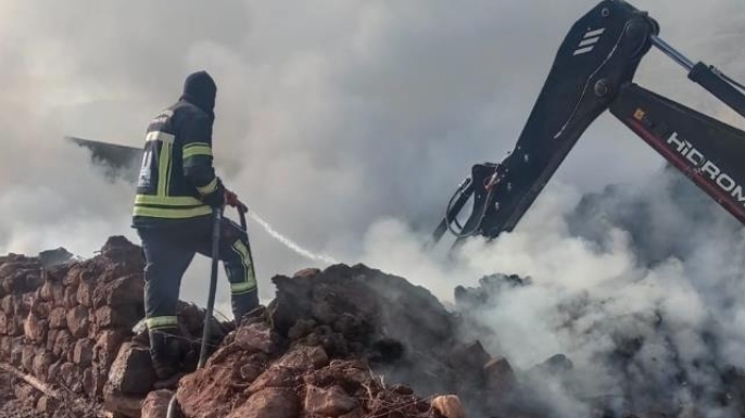 Hınıs’ta yangın faciası; 21 hayvan yanarak can verdi