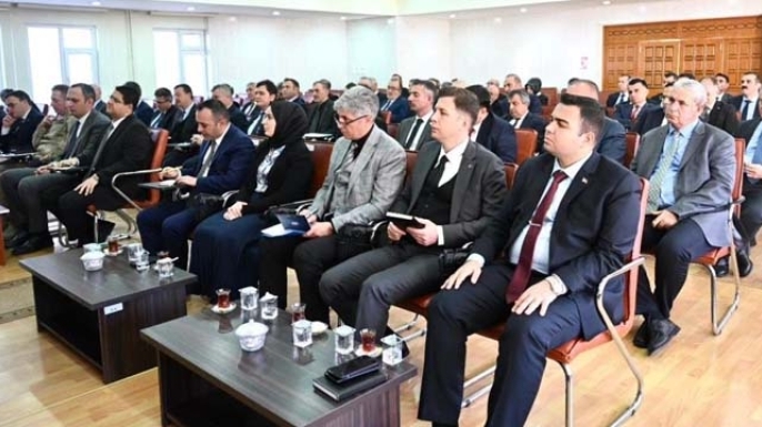 Kamu yönetimi masaya yatırıldı