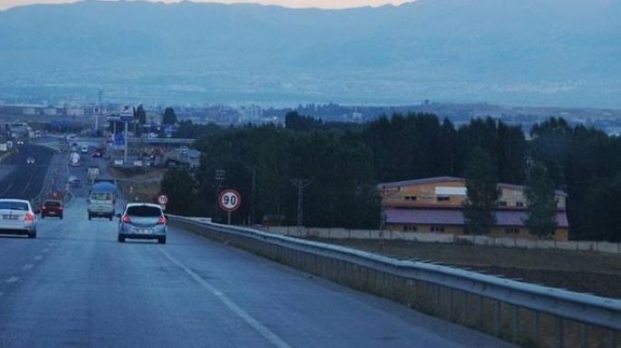 Karayollarında hız tabelalarına ayar