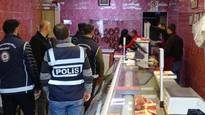 Kayıt dışı çalışanlara polis baskını: 20 iş yeri ceza yedi