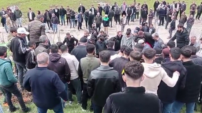 Köyün ortasından geçen dere can aldı
