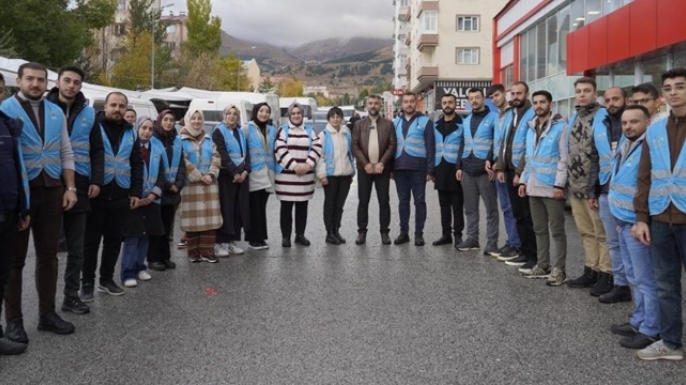 Küçükoğlu, pazarda vatandaşlarla buluştu