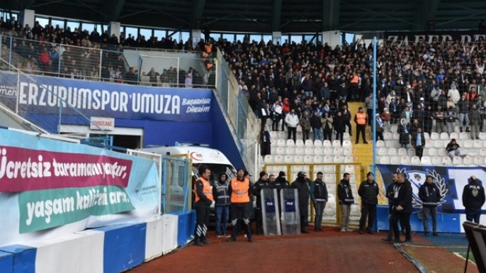 Mavi-beyaz tribünlerden topluma örnek davranış