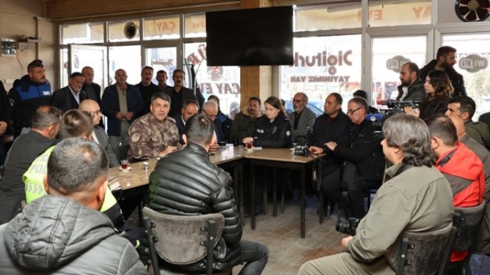 Okullar polislere zimmetlendi