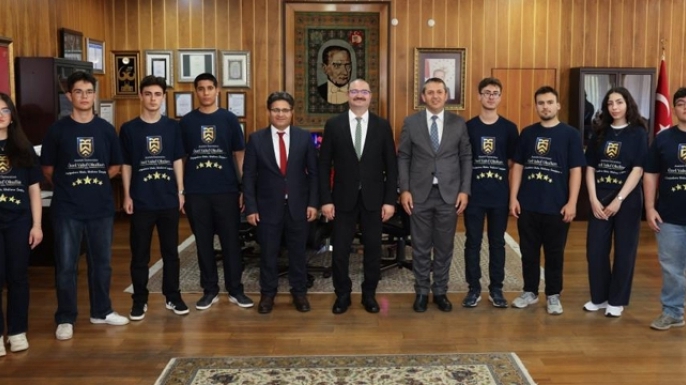 Özel vakıf okullarından YKS'de zirveye taşınan başarı