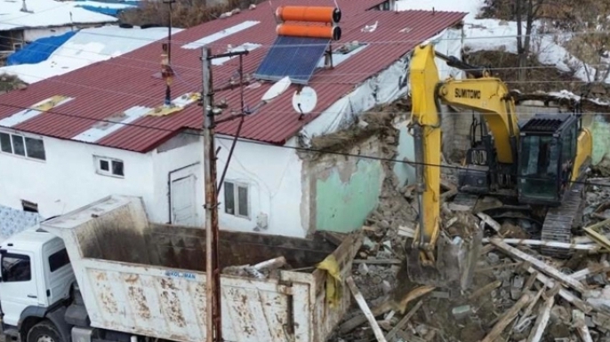 Pasinler’de metruk temizlik