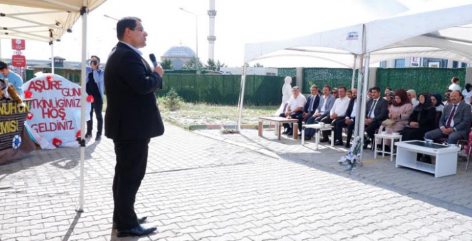 Sevgi evinde aşure ikramı