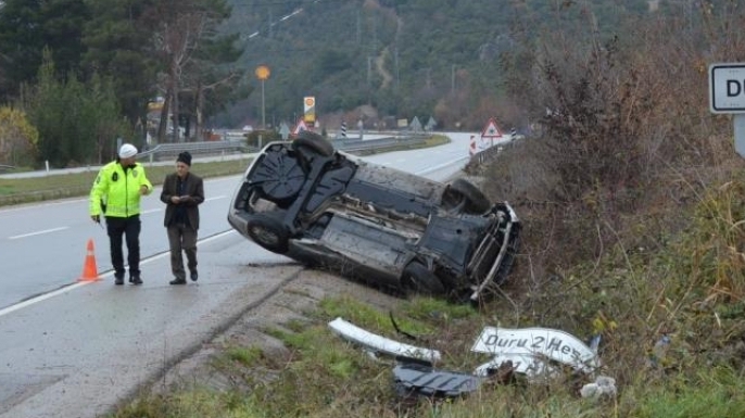 Takla atan otomobilden burnu kanamadan çıktı