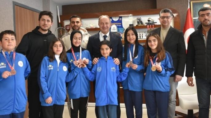 Tekmanlı küçük eskrimcilerden 4 madalya