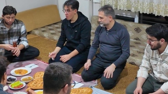 Uçar’dan öğrencilere sahur sürprizi