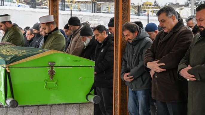 Vali Çiftçi’den Naciye Nine’ye vefa