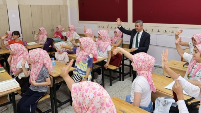 Yaz kurslarında çocukların neşesi geleceğe umut oluyor