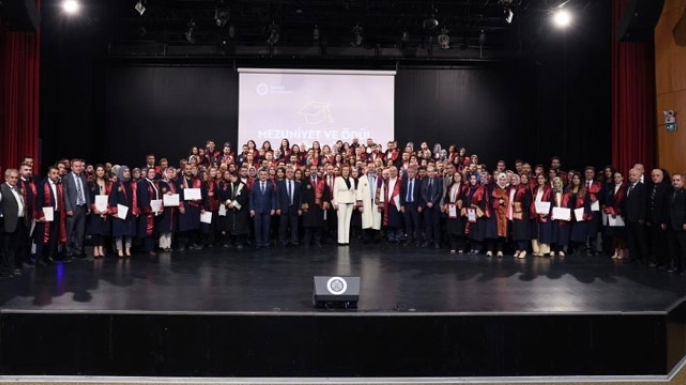 Yeni doktorlar bilim dünyasına katıldı